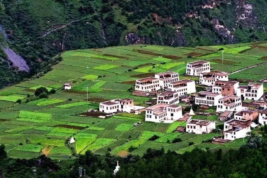 國慶去哪里玩，廈門租車自駕去川西，一個景色媲美西藏的地方